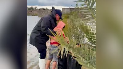 سيول كركوك تضرب بقوة.. الدفاع المدني ينقذ عوائل عالقة في داقوق