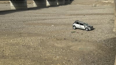 شۆفێرەکەى گیانى لەدەستدا؛ ئۆتۆمبێلێک لە پردێک کەوتە خوارەوە