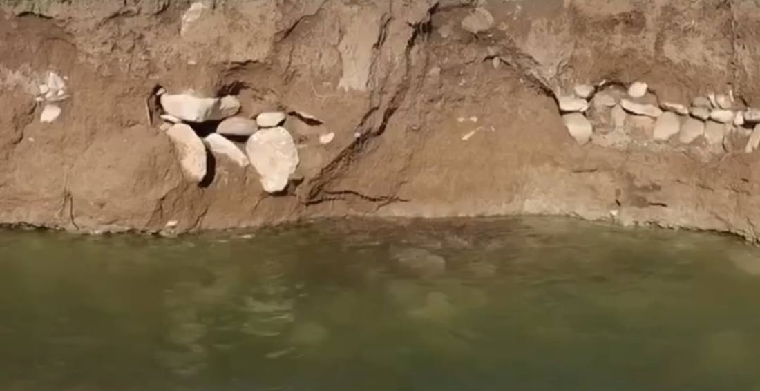 السيول الغزيرة شقّت نهراً وكشفت القبور القديمة شمالي دهوك (فيديو)