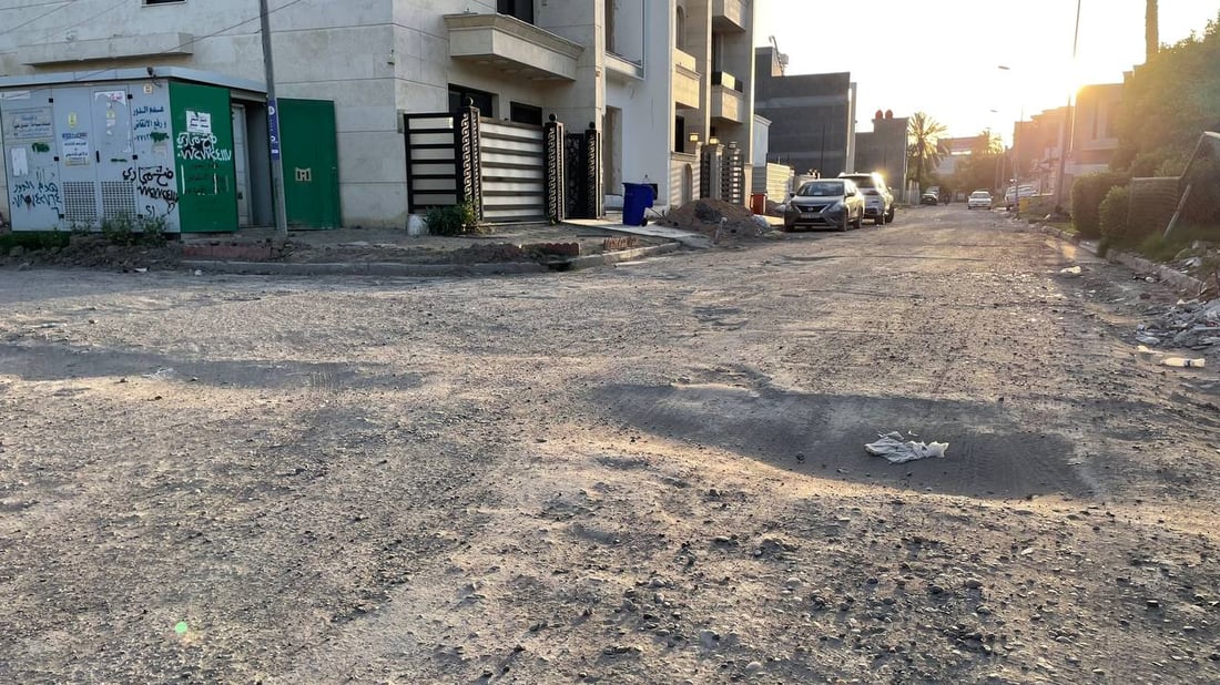 صور من شوارع حي الحمراء وسط بغداد.. متى تتذكرنا الأمانة؟