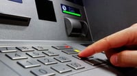 أربيل: سحب الدولار عبر أجهزة ATM توقف بقرار من البنك المر...