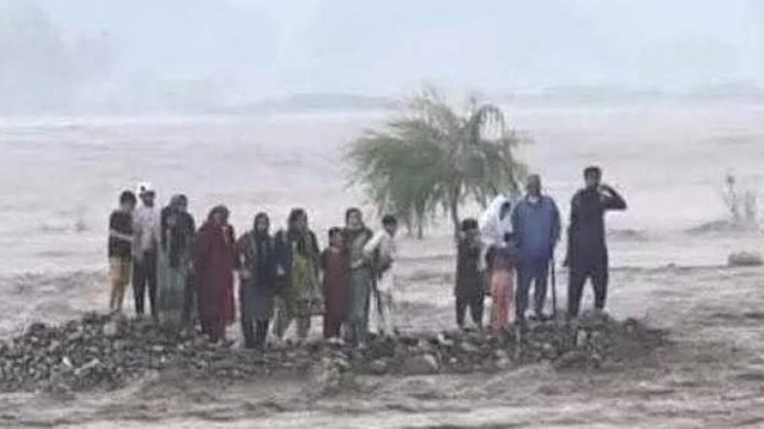 بۆ وێنەى سێڵفى چوون: بەڵام لافاو ژیانى لە نۆ ئەندامى خێزانێک سەندەوە