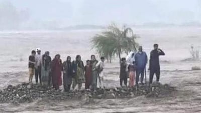 بۆ وێنەى سێڵفى چوون: بەڵام لافاو ژیانى لە نۆ ئەندامى خێزانێک سەندەوە