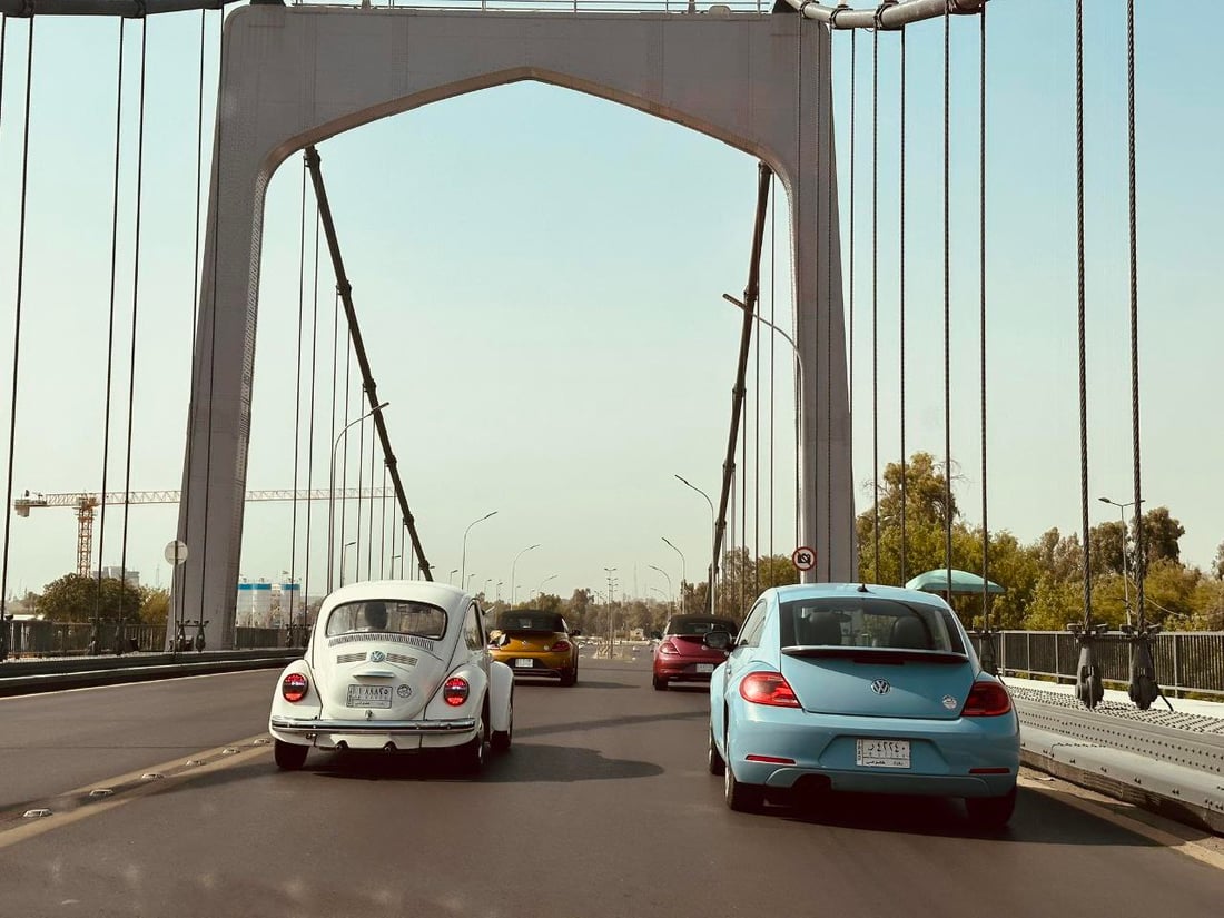 العراقيات يعشقن سيارة الرايخ الألماني.. معتز يجمع ملاك “الرگة” في گروب فيسبوك (صور)