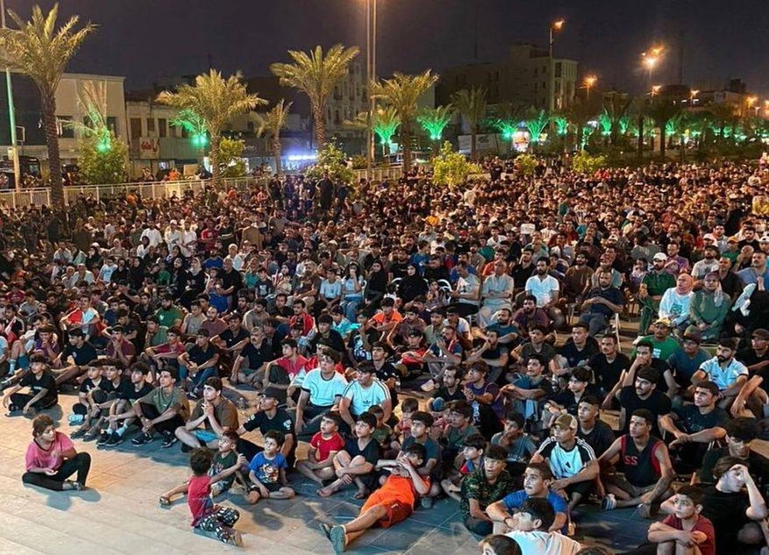 فيديو من ساحة التحرير الآن: الجماهير احتشدت تحت النصب لمؤازرة أسود الرافدين