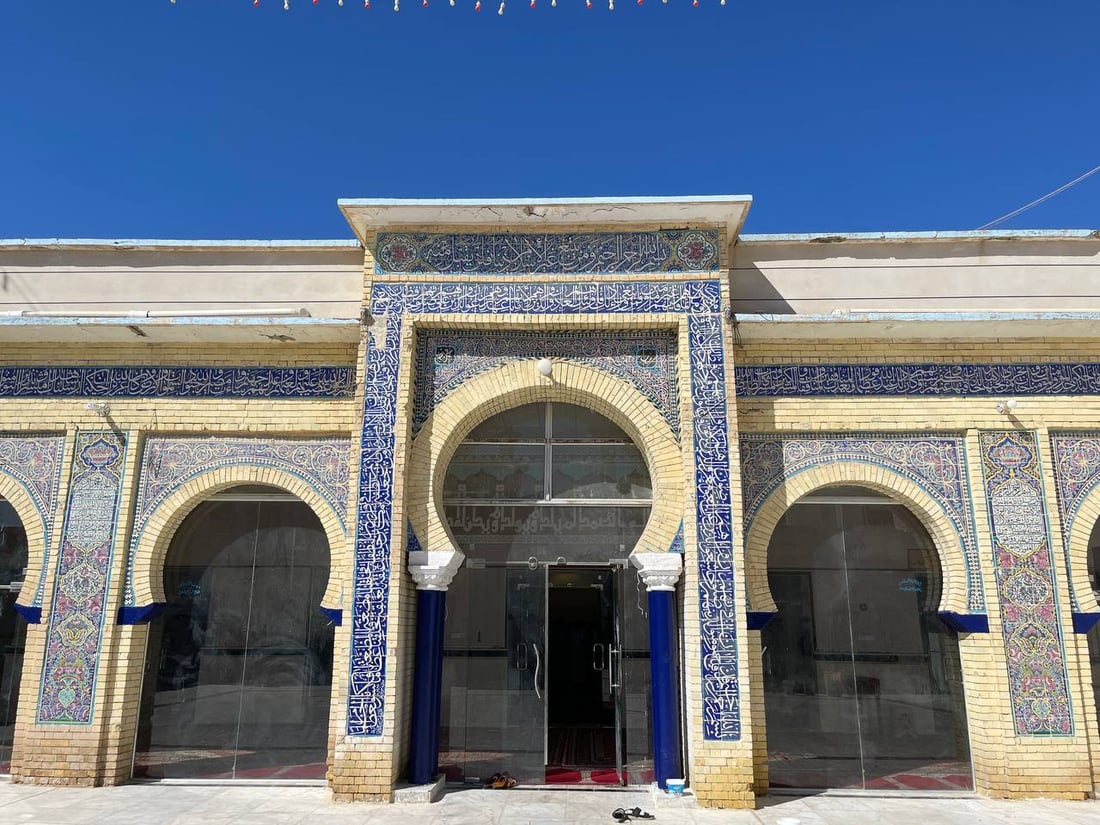 أول صلاة عيد بعد ترميم مسجد القرنة.. الإمام دعا إلى “التمسك بالمرجعية” (صور)