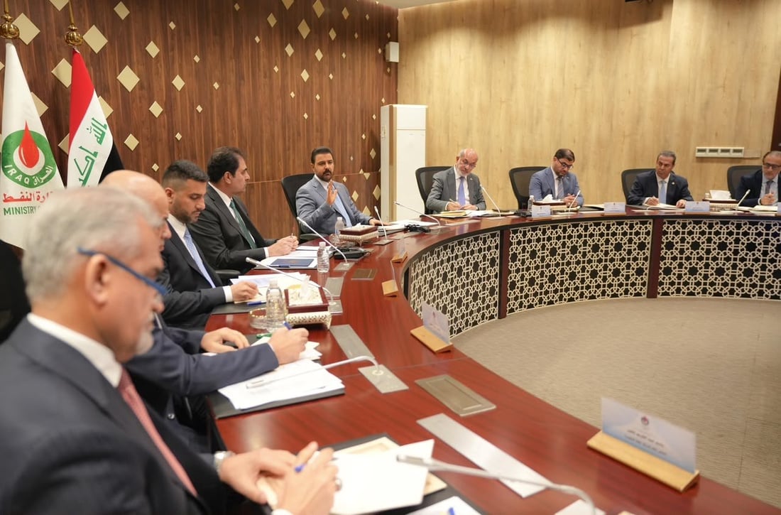 الزيدي يأخذ المندلاوي لوزارة النفط ويسلمه مفاتيح طاقة العراق