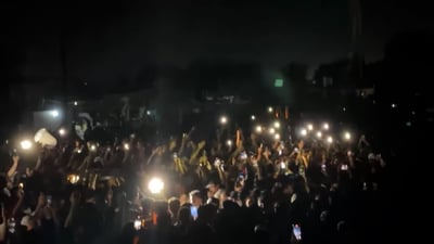 فيديو: هتافات صدرية تهز ساحة “هايبر ماركت” الكوت.. و”يمه ذكريني”