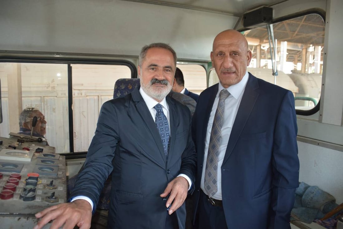 صور: مدير السكك التركي يتجول بين قطارات البصرة