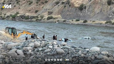 ئۆتۆمبێلێک لە زێی بچوک ژێر ئاو کەوت