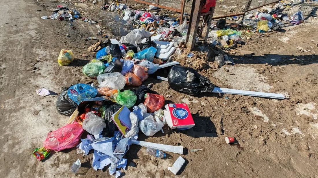 مشكلة أمام جامع فاطمة الكلابية في الحبيبية.. البلدية تعتذر عن دخول الشوارع الضيقة