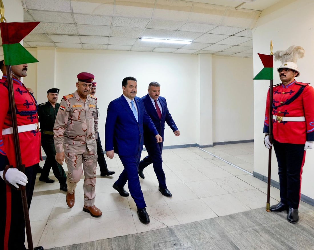 صور: السوداني يتابع الاقتراع العام من مقر العمليات المشتركة 