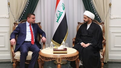 محافظ ذي قار يشيد بدور الخزعلي في دعم العملية السياسية وخدمة المحافظة