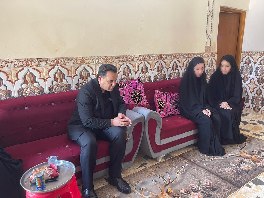 تربية النجف تزور الطلبة الأوائل في بيوتهم وتكرمهم