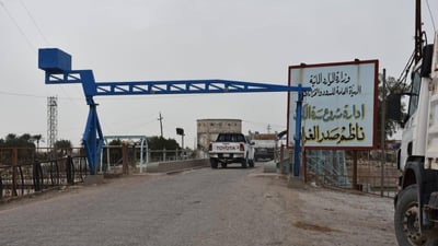 صور: لأول مرة منذ 100 عام.. عوارض داعمة لجسر “ناظم صدر الغراف” في واسط