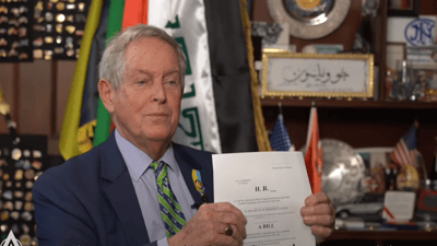 ويلسون يعرض “قانون تحرير العراق من إيران” أمام أحمد البشير (فيديو)