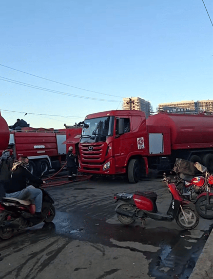 صور: حريق ضخم يلتهم مخازن الجملة قرب ساحة العروبة بالكاظمية