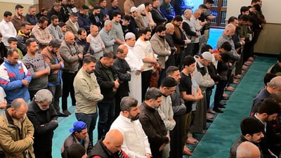 مساعدات الحضرة القادرية تصل بزيبز وزحام لإحياء ليالي القدر (فيديو)