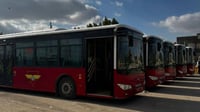 الباصات الحمراء ستعود إلى شوارع ذي قار.. المحافظ يعلن ت...