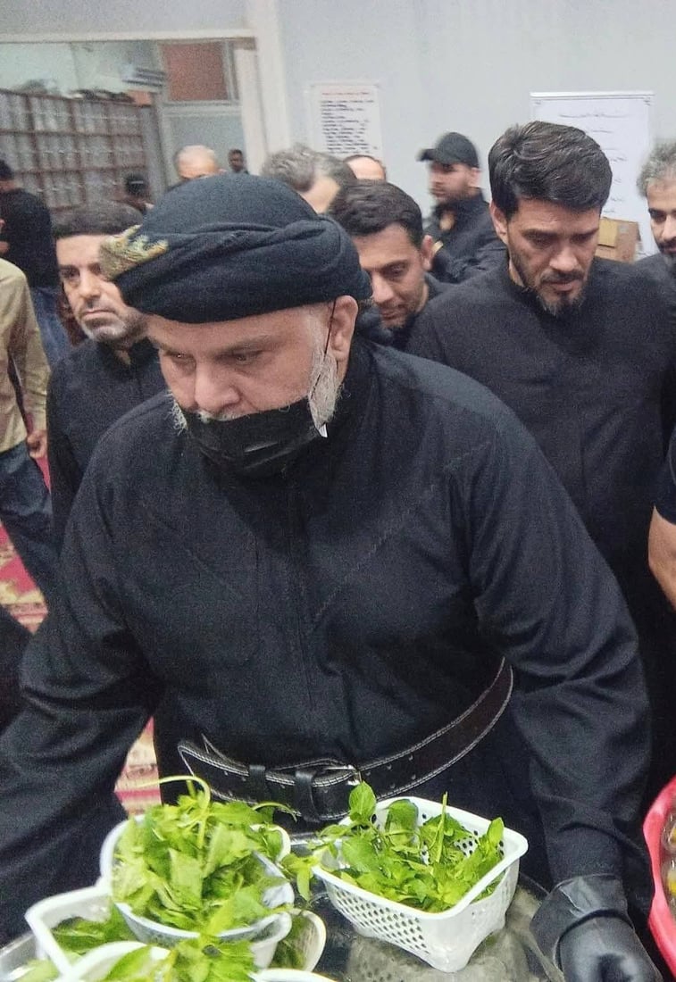 فيديو: الصدر يوزع الرياحين على زوار الحنانة هذه الليلة