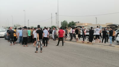 تظاهرة غاضبة في أبي غرق بعد وفاة شاب بحادث سير والحكومة تتعهد بجسر كهربائي!