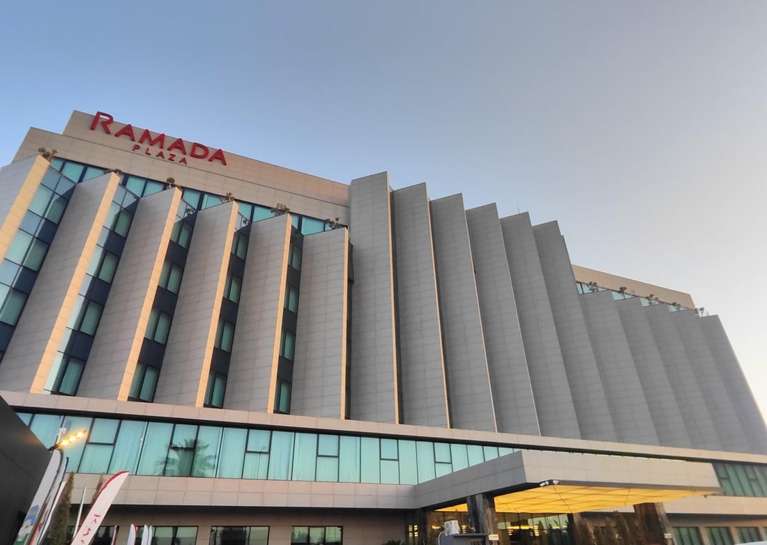 السوداني يفتتح فندق رامادا بلازا السياحي في الموصل