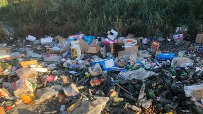 زیاتر لە دوو هەزار شوشە لە چەمێکی پێنجوێندا فڕێدراوە