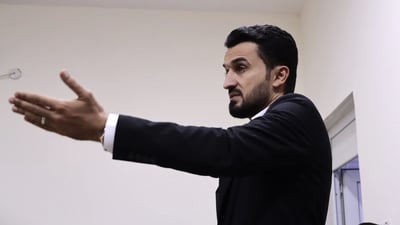 مصطفى سند يقود تظاهرة احتجاجية ضد قدوم الشرع إلى قمة بغداد