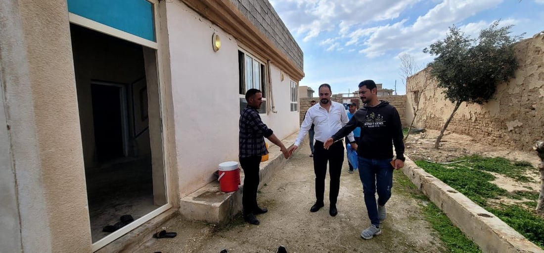 بيان رسمي: عراقية عمرها 137 عاماً عادت إلى سنجار وزارها مسؤولو الهجرة (صور)