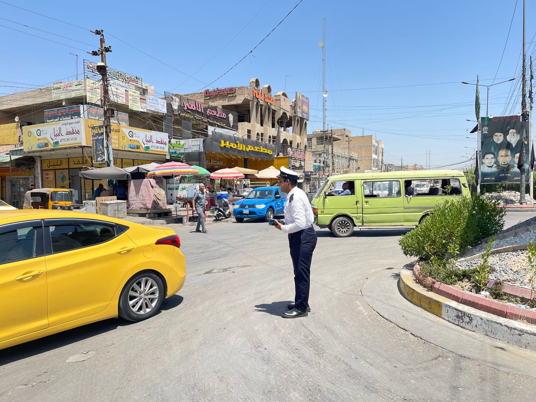 صور من بغداد: السيارات تتحرك بسلاسة نهاراً وتتقاسم الشارع مع المواكب ليلاً