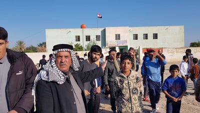 أهالي المسيب: نقوم بتدريس اولادنا.. ومستحيل ان نعوض دور الكادر التربوي