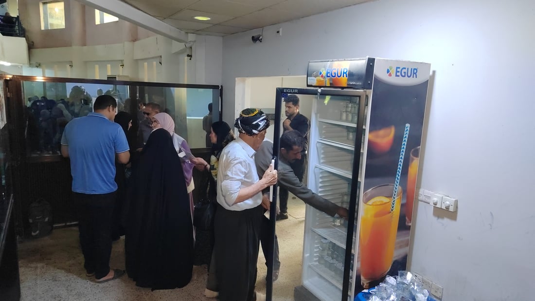 ازدحام في مصارف كردستان مع بدء صرف الوجبة الأولى من رواتب شهر أيار