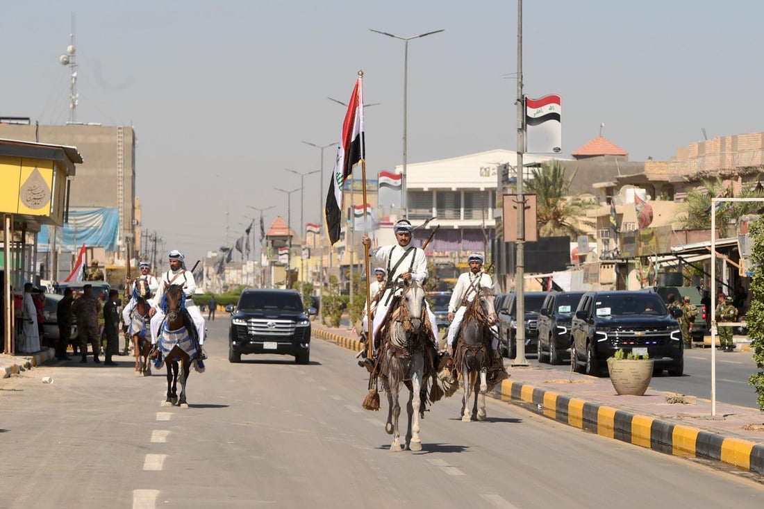 الرئيس رشيد يجري زيارة تفقدية إلى المثنى.. صور من مراسم الاستقبال