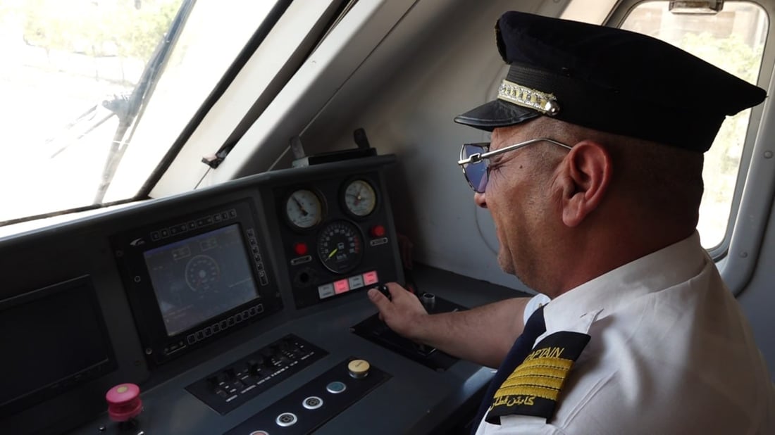 قطار بصرة بغداد لا يتوقف ويوم الأحد للإيرانيين.. إحصائية تذاكر أسبوعية (صور)