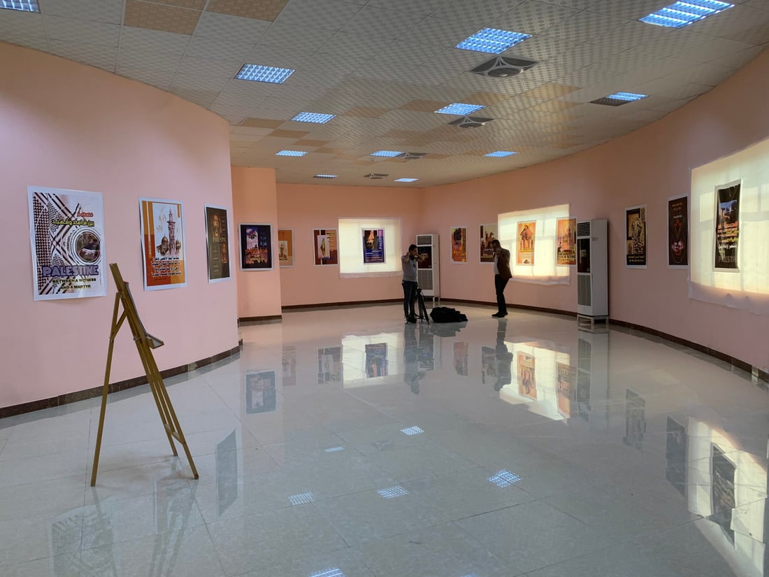 سيعرض أعماله في رام الله والقاهرة.. فنان من الأنبار يرسم لفلسطين في حديثة