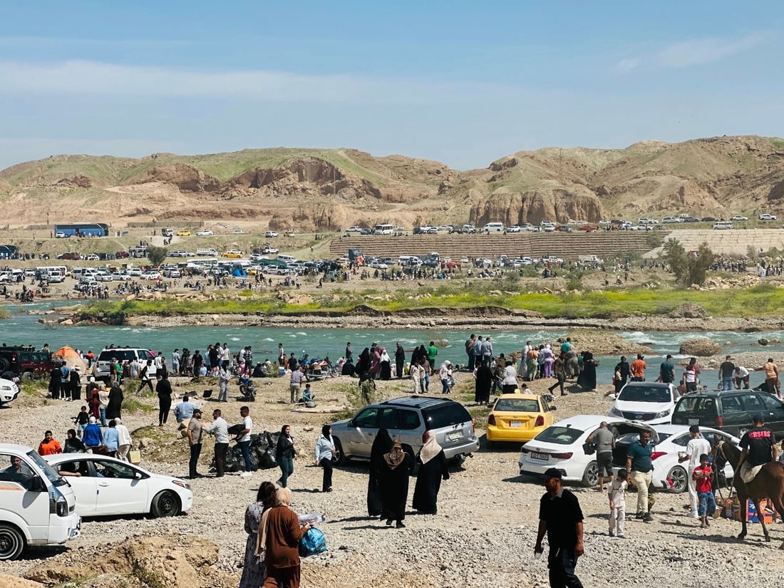 صور: آلاف السياح يستمتعون بأجواء سدة الصدور.. حتى الصينيين جاؤوا