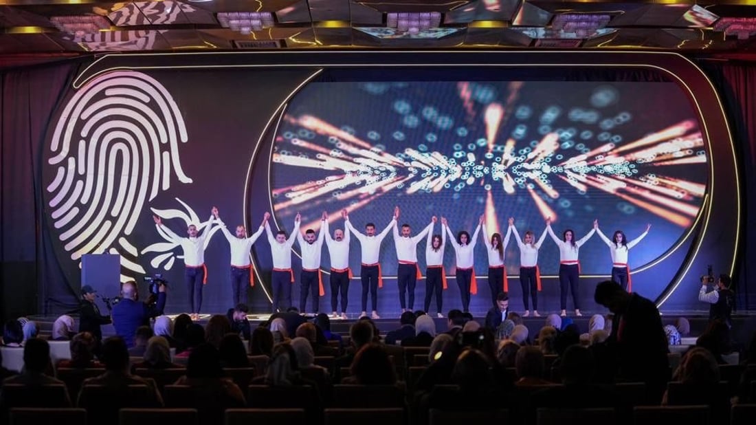 الحلبوسي يتوسط نوار عاصم وطيف سامي في مؤتمر لمناهضة العنف على أساس النوع