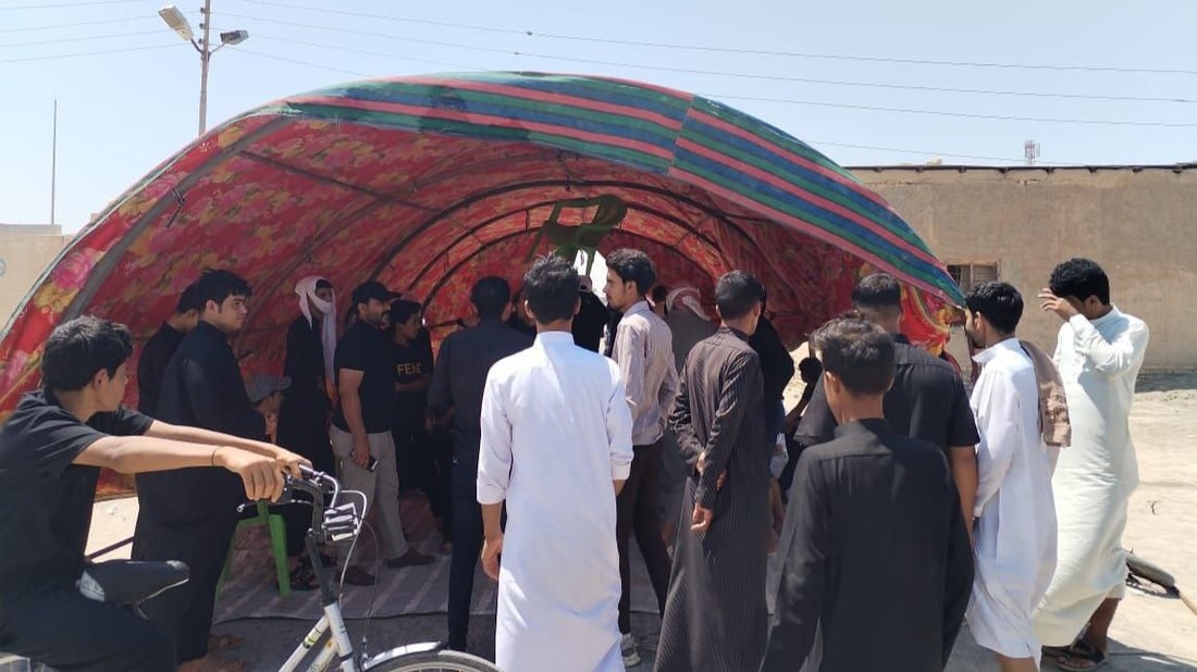 أهالي السوير نصبوا الخيم أمام مبنى الكهرباء.. اعتصام مفتوح حتى إقالة المدير (صور)
