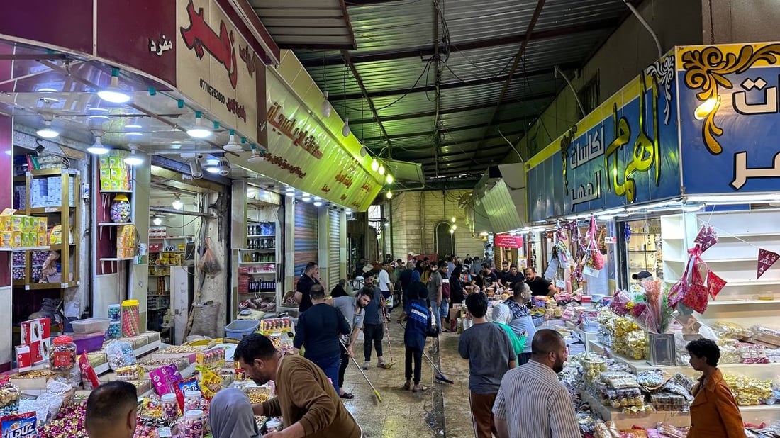 صور من سوق العشار: أطنان من الحلوى من أجل ليلة الكركيعان