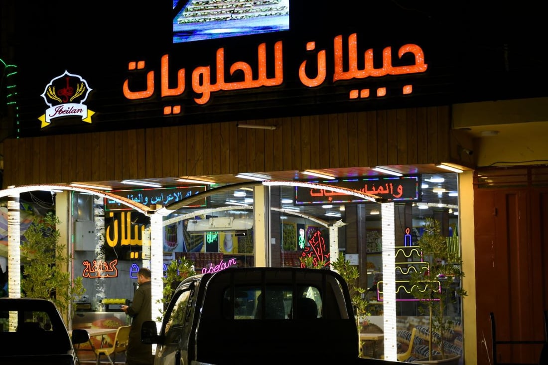 صور: الشرطة تنتشر في مدينة القائم.. أسواق مزدحمة حتى منتصف الليل أواخر رمضان