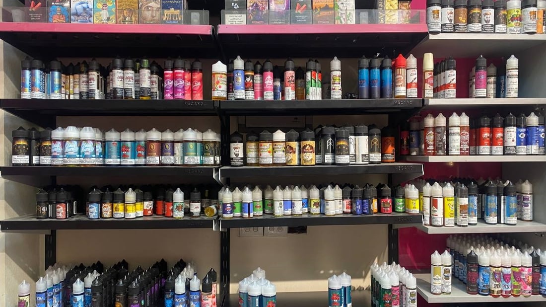 استطلاع من بغداد: مدخنو الـ “Vape” يغيّرون النكهات بحسب درجة حرارة الطقس