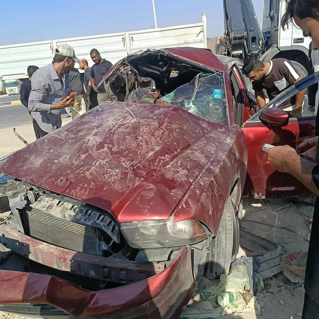 وفاة شخص وإصابة اثنين بحادث تصادم على طريق مصفى الناصرية (صور)