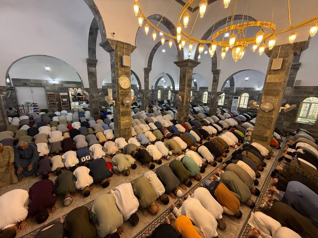صور.. مئات المصلين يؤدون صلاة عيد الأضحى في جامع النبي جرجيس وسط الموصل