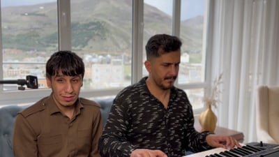 ئەو کوڕەی بووەتە ترێندی سۆشیاڵ میدیا و هەمووان عەوداڵی دەنگەکەین