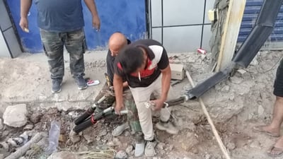 بغداد: سيارة قطعت الكهرباء عن زقاق 11 بالمشتل.. والأطفال لا يحتملون (صور)