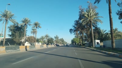 رفع الصبات الكونكريتية وفتح بوابات المنطقة الخضراء