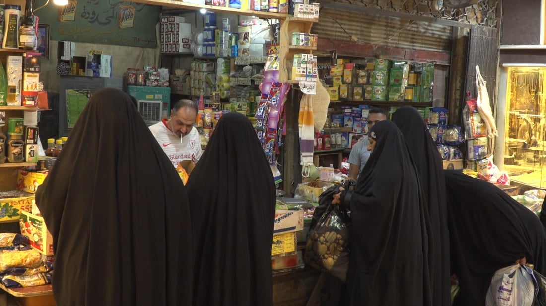 عطارو الحلة يعدون خلطة بهارات خاصة “لكليجة العيد”.. مع الحلقوم والدهن الحرّ (صور)