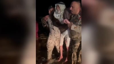 لمساعدتهم الأهالي خلال الفيضانات.. وزير الدفاع يوجه بترقية عدد من المنتسبين