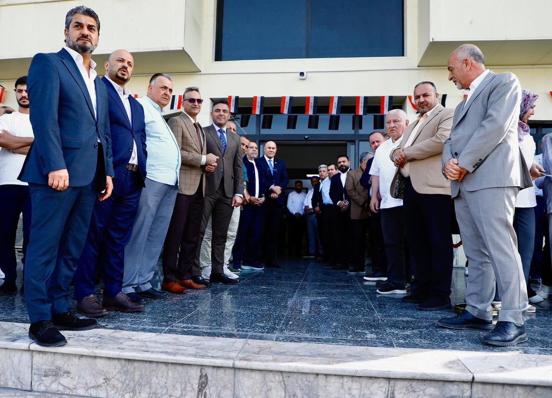 موظفو الأولمبية يقيمون ممراً شرفياً لعقيل مفتن في أول يوم بعد عقوبات الخزانة