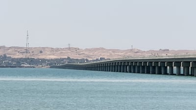 خيبة أمل من أطول جسر في العراق.. مجلس ديالى يشخص تموجات “كارثية” وانجرافاً بالتربة